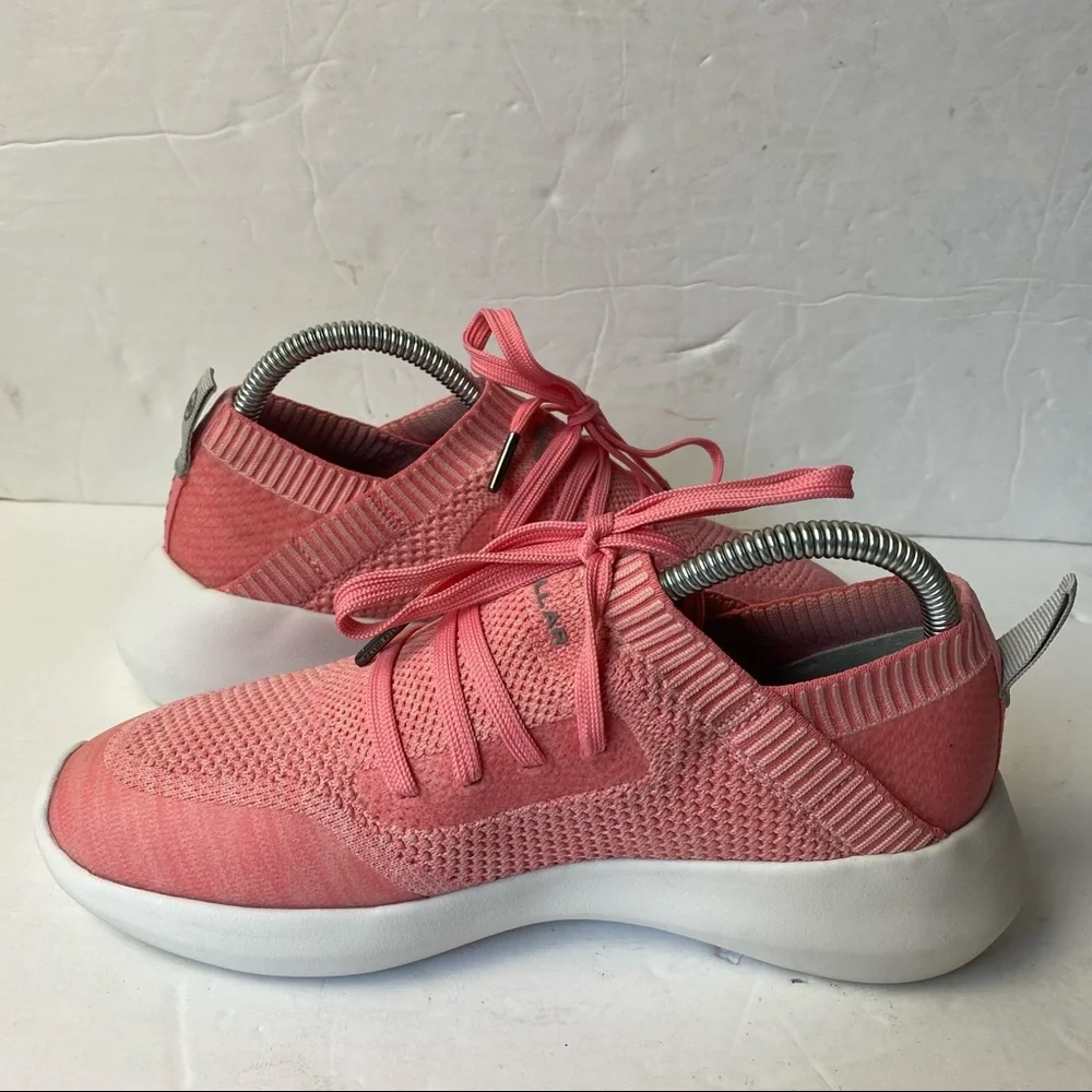 Peter Millar Women's Hyperlight Glide Athleisure Sneakers Pink White Size 6 Knit